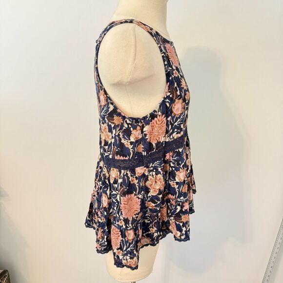 American Eagle Outfitters Navy Floral Peplum Tank Top Size Medium - Picture 4 of 8